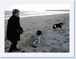 DSC00287 * Elaine at the beach on Chrismas Eve * Elaine at the beach on Chrismas Eve * 640 x 480 * (60KB)